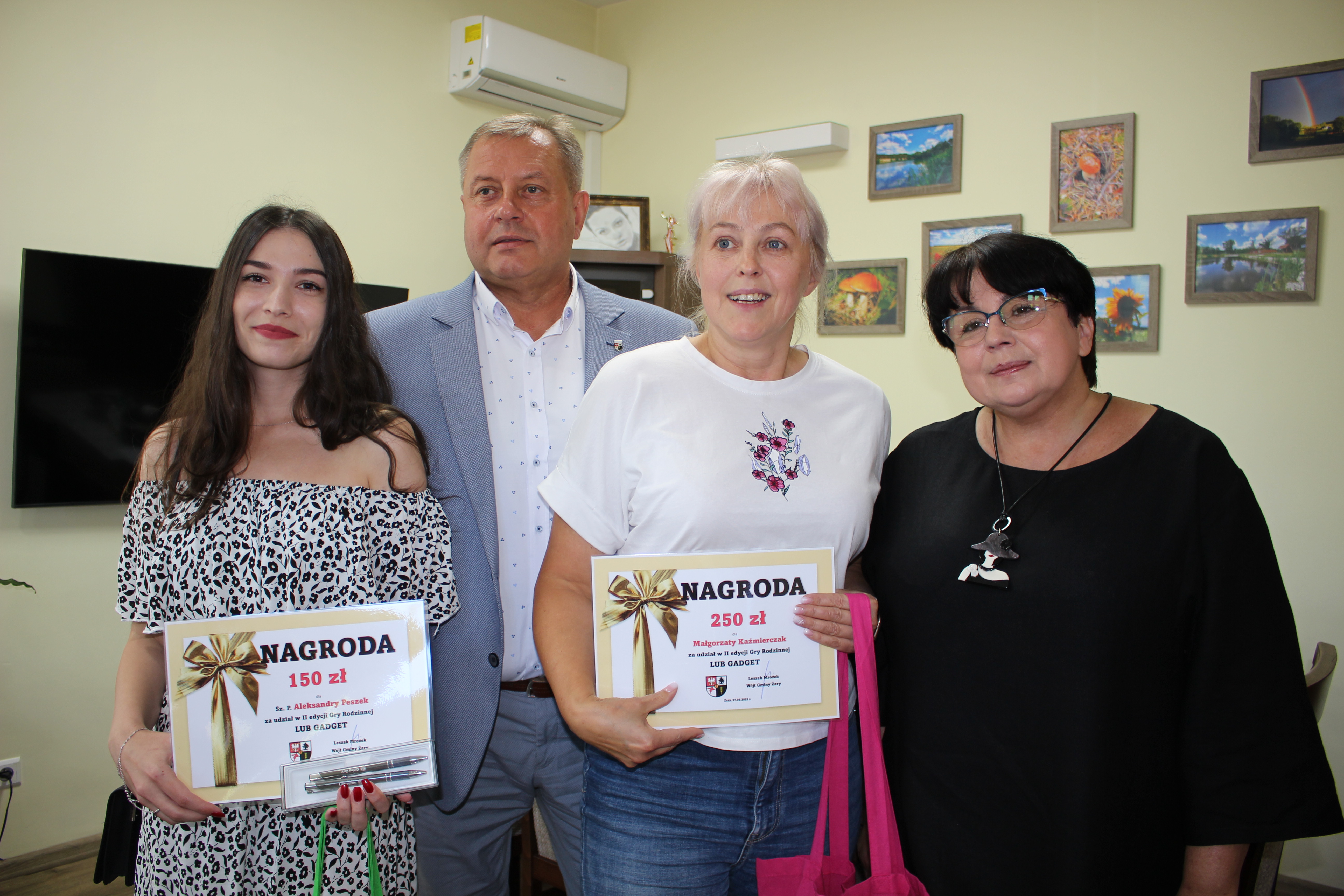 Ilustracja do informacji: Mieszkanki gminy Żary zgarnęły nagrody w zabawie „LUB Gadget”